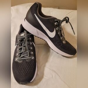 Nike Women's Pegasus 34 Zoom